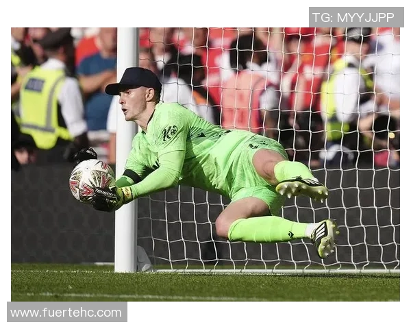 英格兰门将神勇扑救关键点球助球队赢得点球大战胜利